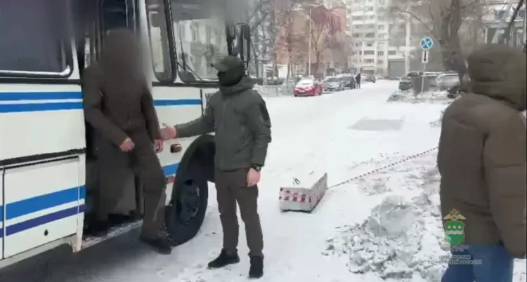 Четверых мигрантов отправили в военкомат в Благовещенске