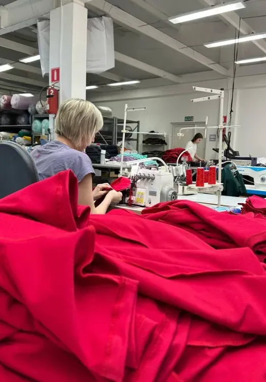 Одежду с символикой Амурской области выпускает предприниматель из Благовещенска