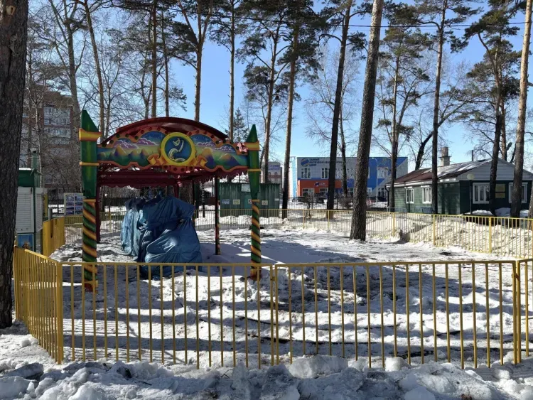 Аттракционы на старт: городской парк Белогорска готовится к открытию сезона