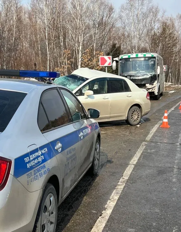 Водитель иномарки погиб в ДТП с автобусом под Благовещенском