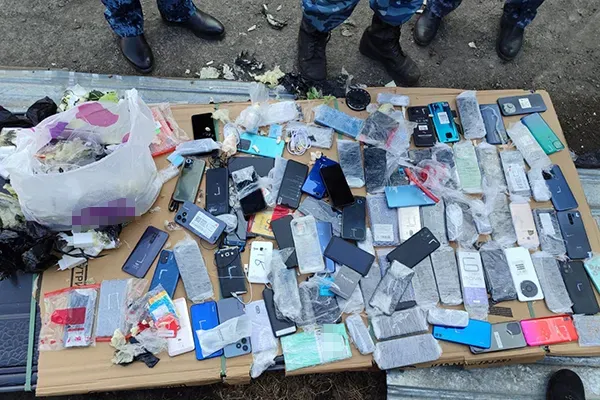 Десятки телефонов в водонагревателе везли в исправительную колонию