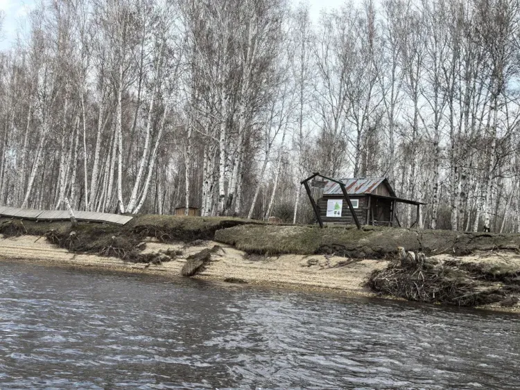 Строения восстанавливают после раннего ледохода в Норском заповеднике