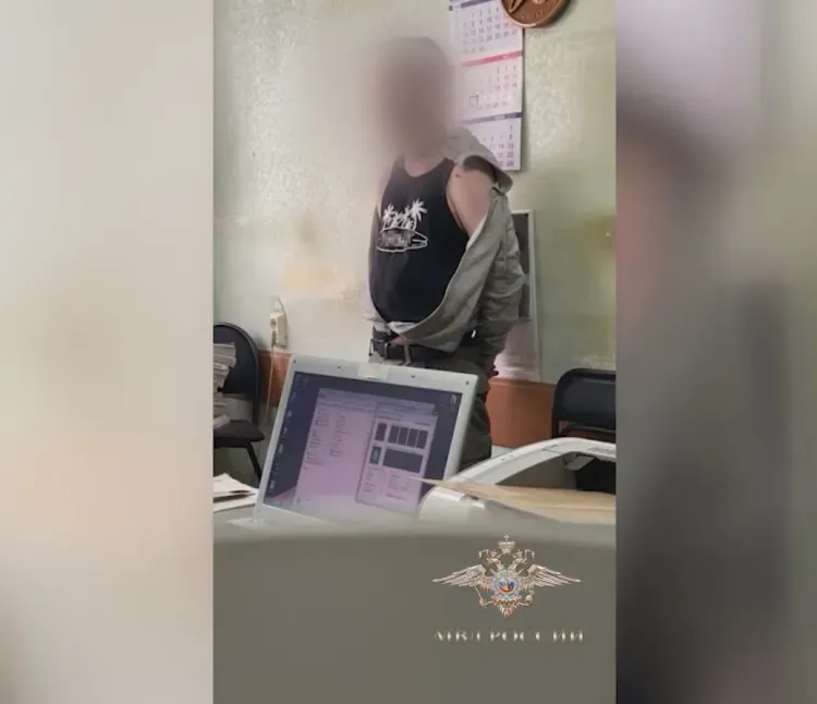 В Благовещенске заключили под стражу мужчину, напавшего с битой на школьницу