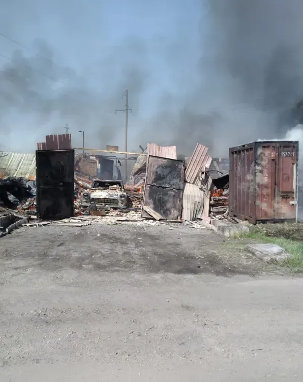 Воинские части привлекли к тушению пожара в гаражном массиве в Серышеве