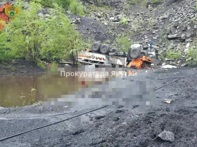 Вахтовый автобус упал с обрыва в Якутии, погибли 14 человек