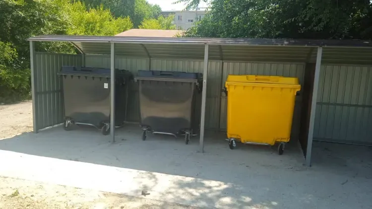 Современные евроконтейнеры установили во дворах Благовещенска