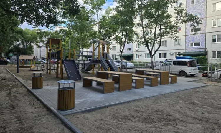 Игровая площадка и зона отдыха появились во дворе на Чайковского в областном центре
