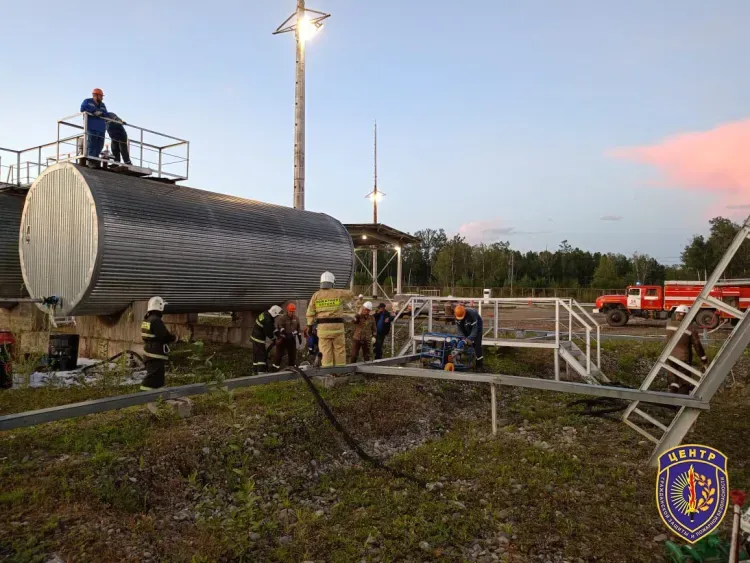 Дизельное топливо вылилось на территорию склада в Приамурье