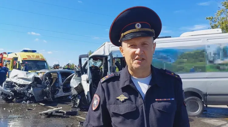 Маршрутный автобус попал в ДТП на трассе Благовещенск - Свободный. Пострадали 19 человек