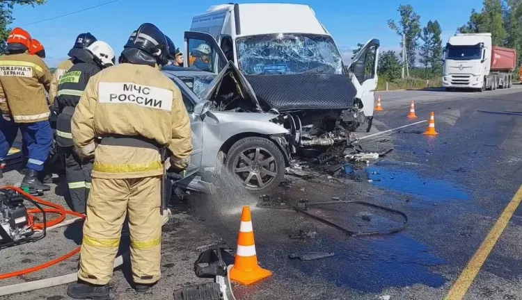 Маршрутный автобус попал в ДТП на трассе Благовещенск - Свободный. Пострадали 19 человек