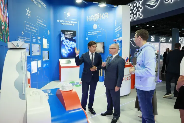 Экспозицию Амурской области на выставке посетил Сергей Кириенко