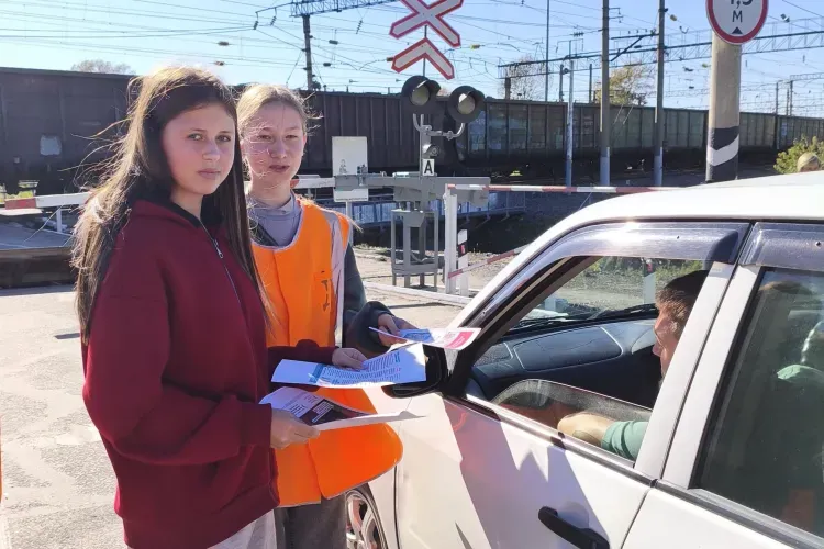 Юные железнодорожники привлекли внимание к железнодорожным переездам в Приамурье