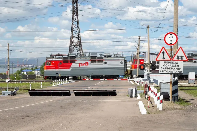 10 железнодорожных переездов отремонтировали на ЗабЖД за восемь месяцев 2025 года