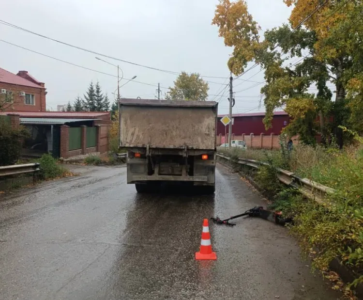Подросток на электросамокате пострадал в ДТП с грузовиком в Благовещенске