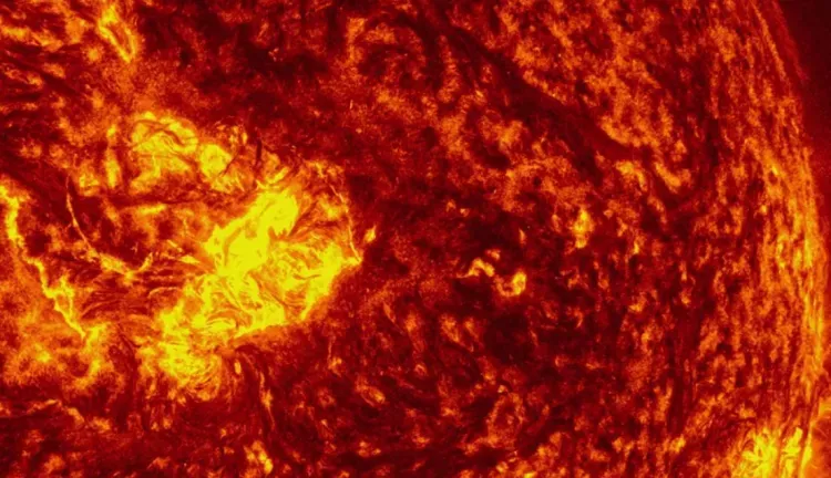 Крупный выброс плазмы направлен в сторону Земли