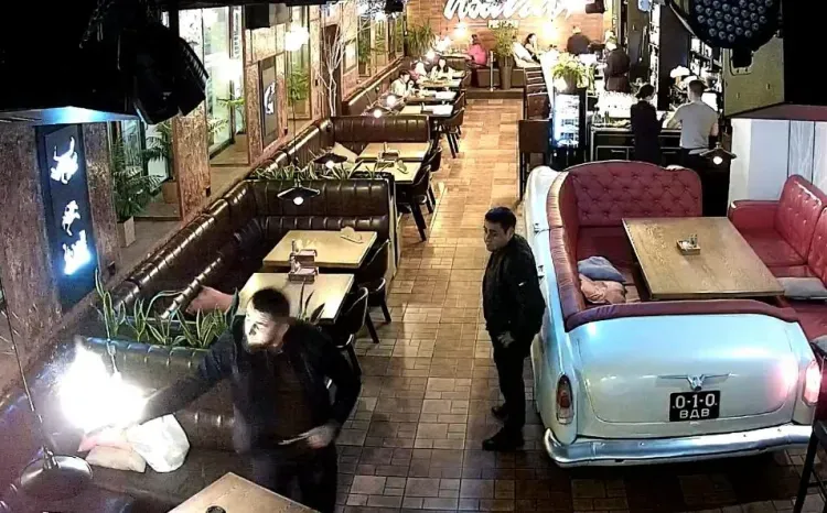 Целился в женщину: опубликовано видео стрельбы в ресторане в Благовещенске