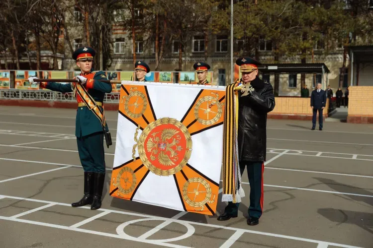 Главнокомандующий Сухопутными войсками поздравил ДВОКУ с важнейшим событием