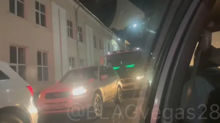 Зеленоглазый автобус ехал по вечернему Благовещенску