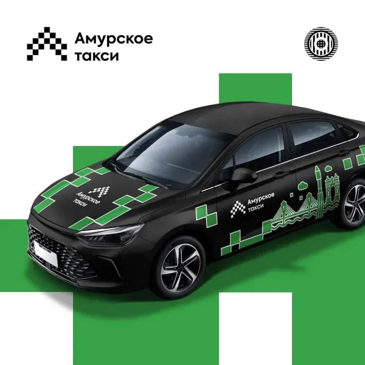 Ракета и мост в Китай украсили машины такси в Благовещенске