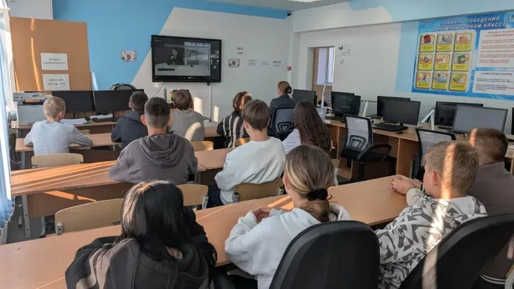 Амурский медколледж рассказывает школьникам о перспективах работы в регионе