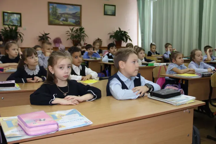 Железнодорожники рассказали школьникам г. Свободный о правилах личной безопасности в зоне движения поездов