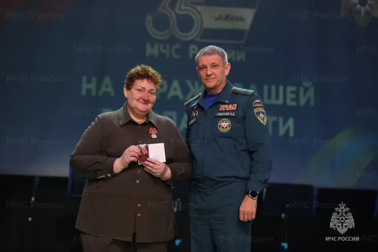 Знаки отличия МЧС получили 35 жителей севера Приамурья