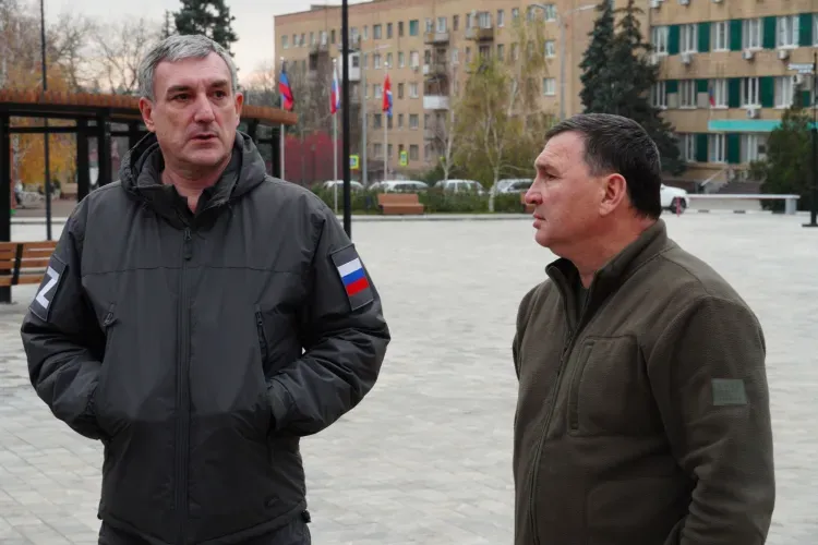 Василий Орлов оценил ремонт реабилитационного центра и площади в Амвросиевке