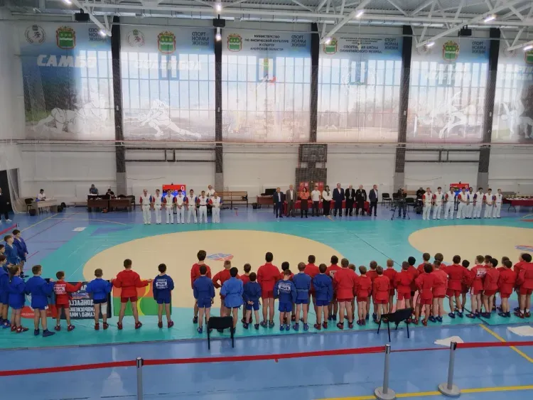 Делегация юных спортсменов Амвросиевского округа ДНР впервые посетила Приамурье