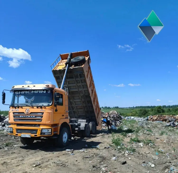 Водитель на грузовике устроил свалку в Приамурье