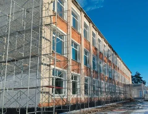 В первой школе села Возжаевка Белогорского округа завершается капитальный ремонт, который уже выполнен на 80%