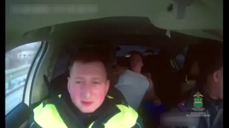 Сотрудники ГАИ доставили в больницу беременную амурчанку с начавшимися схватками