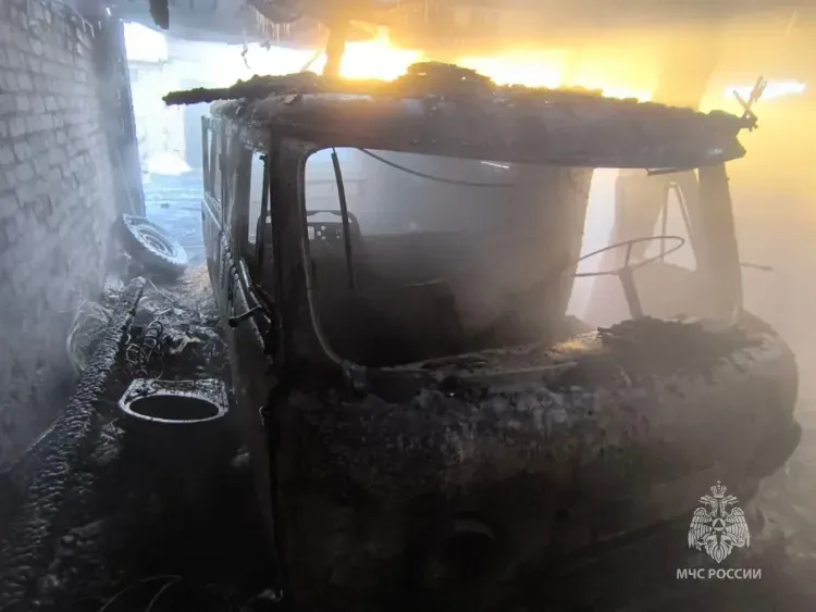 Ремонт машины закончился пожаром в Шимановске