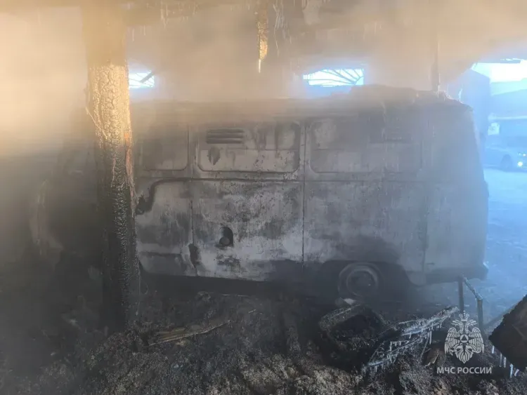 Ремонт машины закончился пожаром в Шимановске