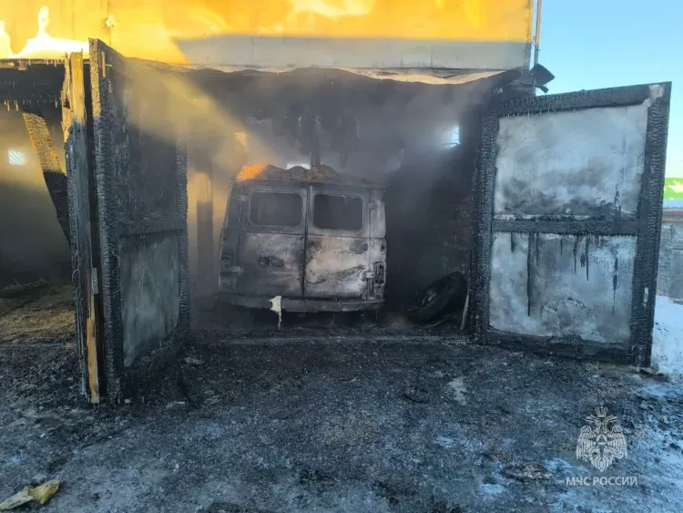 Ремонт машины закончился пожаром в Шимановске