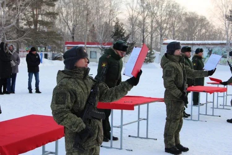 300 призывников приняли присягу в Приамурье перед Новым годом