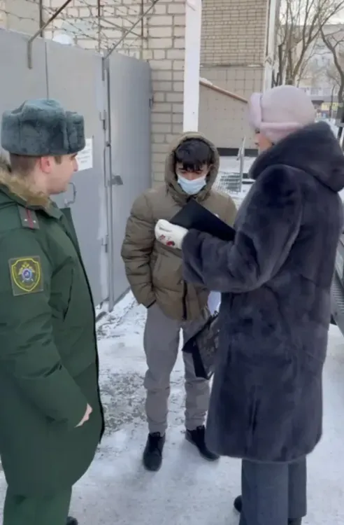 Бывшим мигрантам выдали повестки на новогодних каникулах