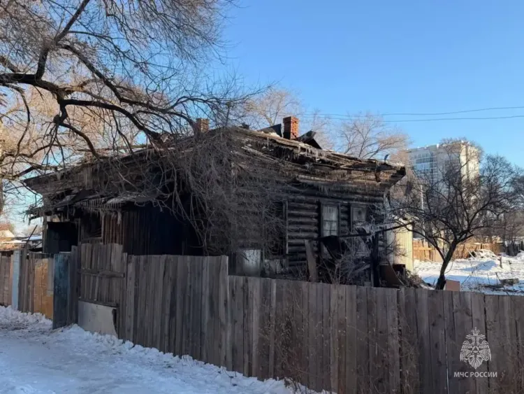 Семья с 10 детьми в Благовещенске лишилась крова из-за прогара печной трубы