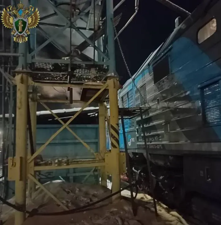 Смертельные травмы получил помощник машиниста при экипировке локомотива в Приамурье