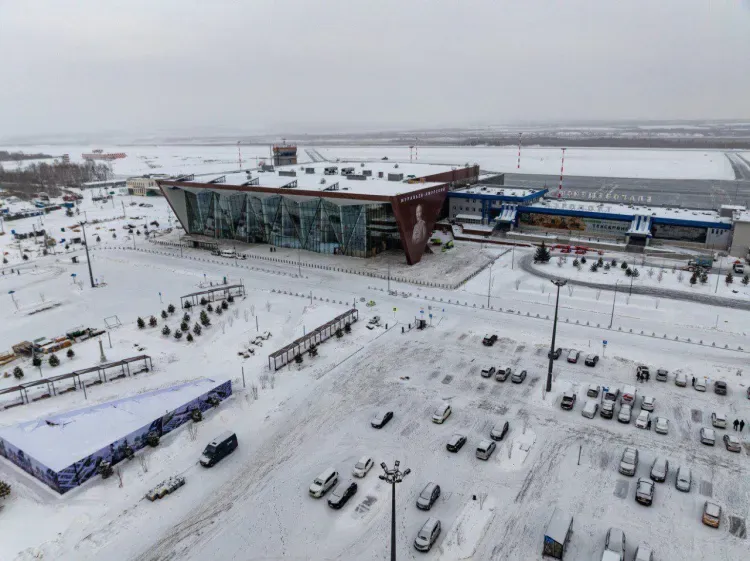 Первые пассажиры прошли через новый терминал аэропорта Благовещенск