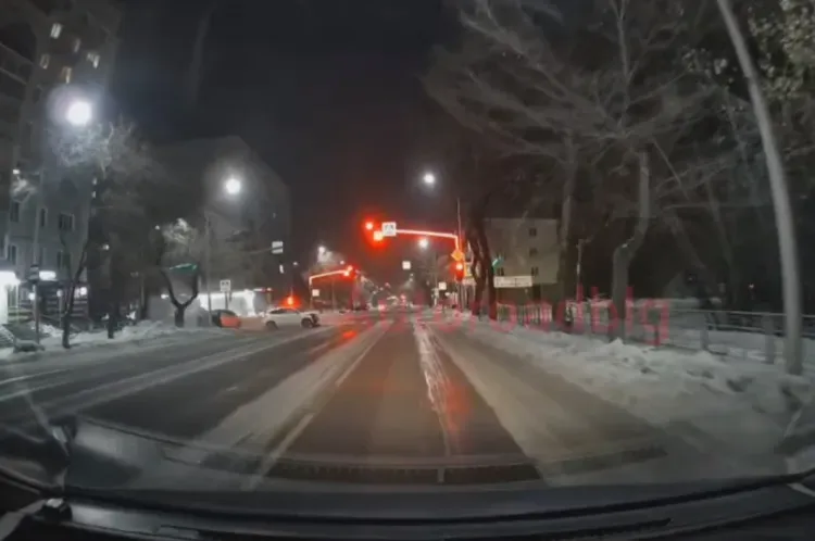 Жесткой аварией обернулся выезд на желтый сигнал в Благовещенске