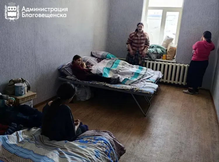 Многодетной семье, пострадавшей от пожара, помогают подобрать новое жилье