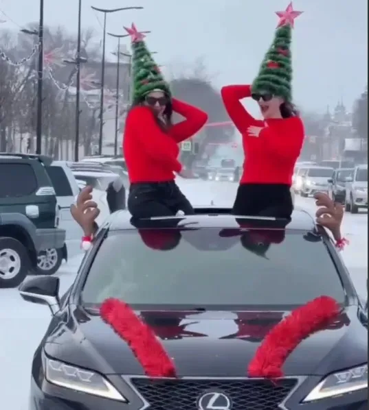 Лексус с танцующими девушками: в Благовещенске наказали водителя за новогодние покатушки