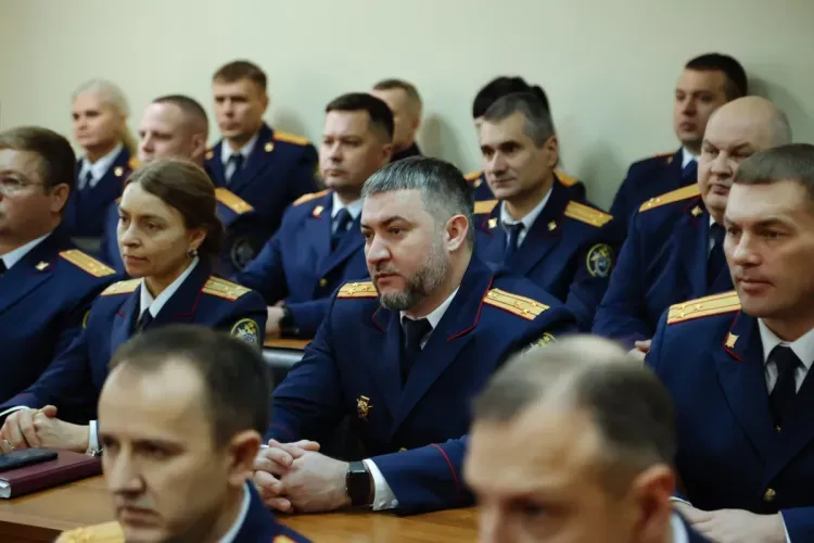 Василий Орлов наградил сотрудников Следственного комитета в Амурской области