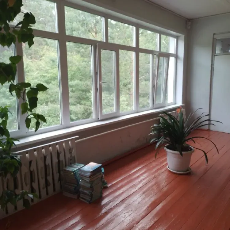 Масштабная замена окон в образовательных учреждениях продолжится в Амурской области