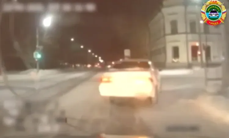 Водитель без прав попытался скрыться от полицейских в Благовещенске
