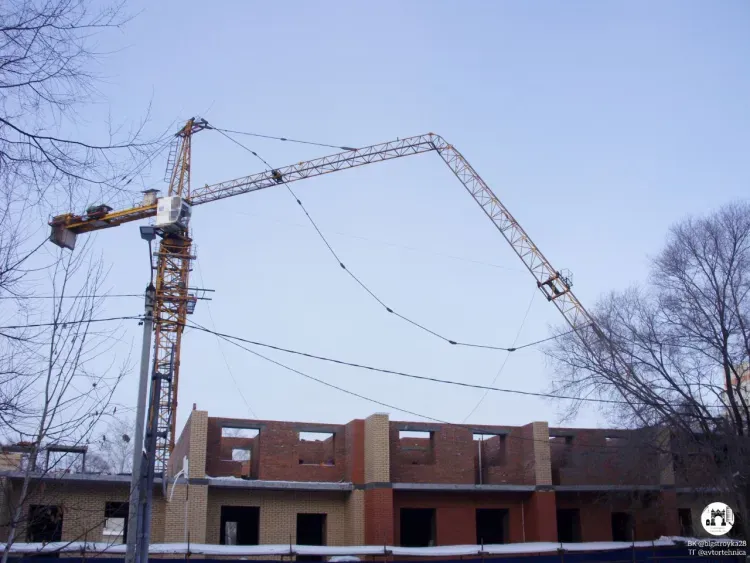 Соцсети: стрела крана обрушилась при строительстве дома в Благовещенске