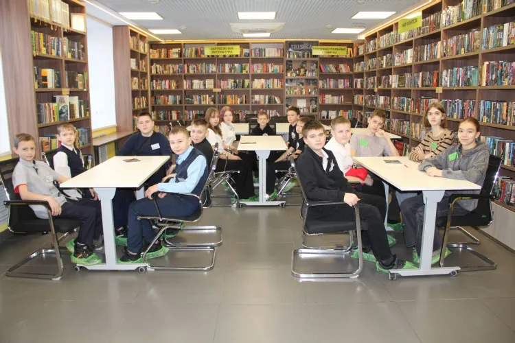 Сотрудники Забайкальской магистрали провели для школьников Свободного игру-квиз по правилам безопасности на железной дороге