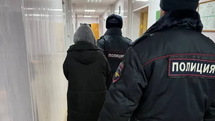 "Мне безразлично": амурчанку, подозреваемую в убийстве 6-летнего сына, взяли под стражу