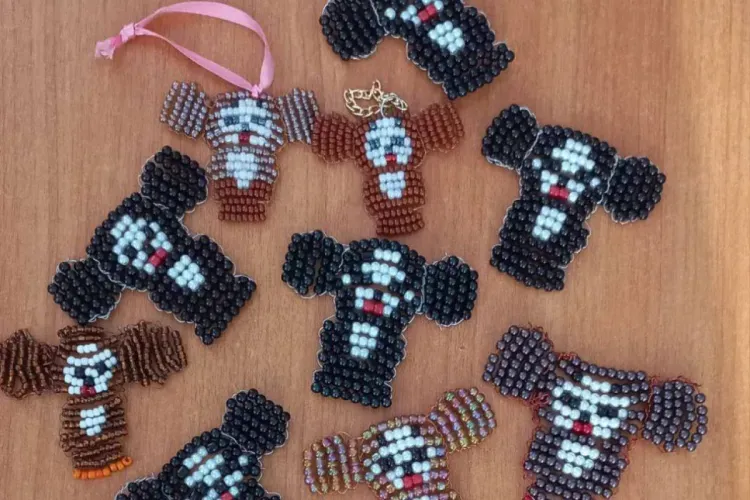 Тепло для Героя: амурские волонтеры готовят теплые вещи и Чебурашек из бисера для участников СВО