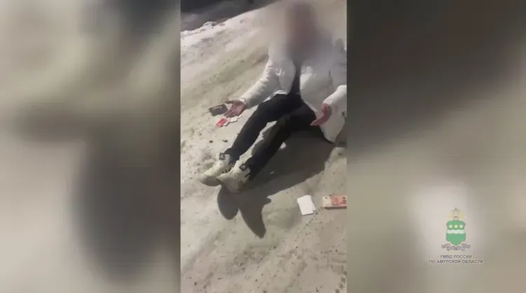 В Благовещенске парень уснул в чужом автомобиле с деньгами и паспортом владельца